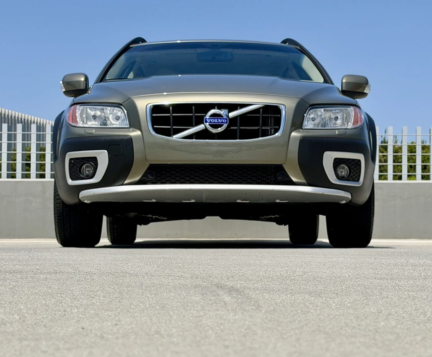 2011 Volvo XC70 3rd Gen - Image 4 of 31