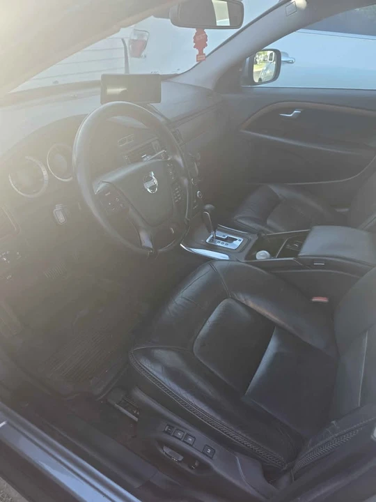2011 Volvo XC70 3rd Gen - Image 12 of 14