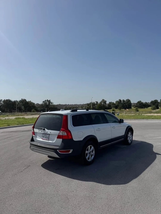 2011 Volvo XC70 3rd Gen - Image 4 of 13