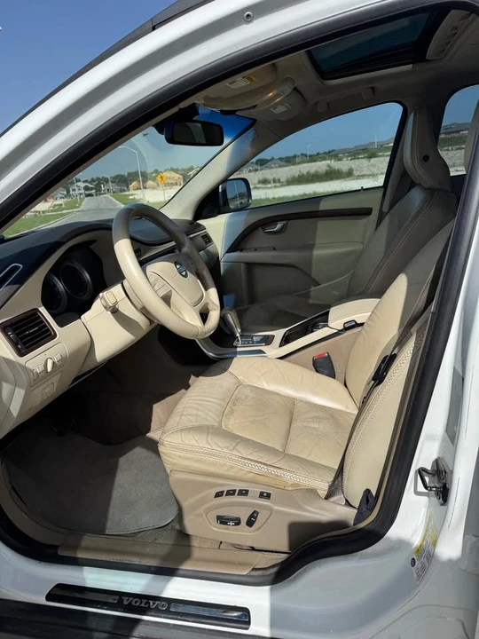 2011 Volvo XC70 3rd Gen - Image 9 of 13