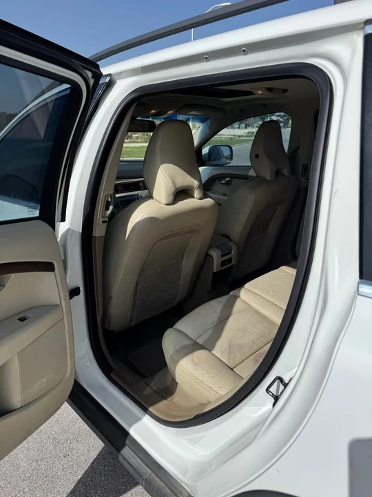 2011 Volvo XC70 3rd Gen - Image 11 of 13