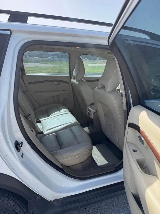 2011 Volvo XC70 3rd Gen - Image 12 of 13