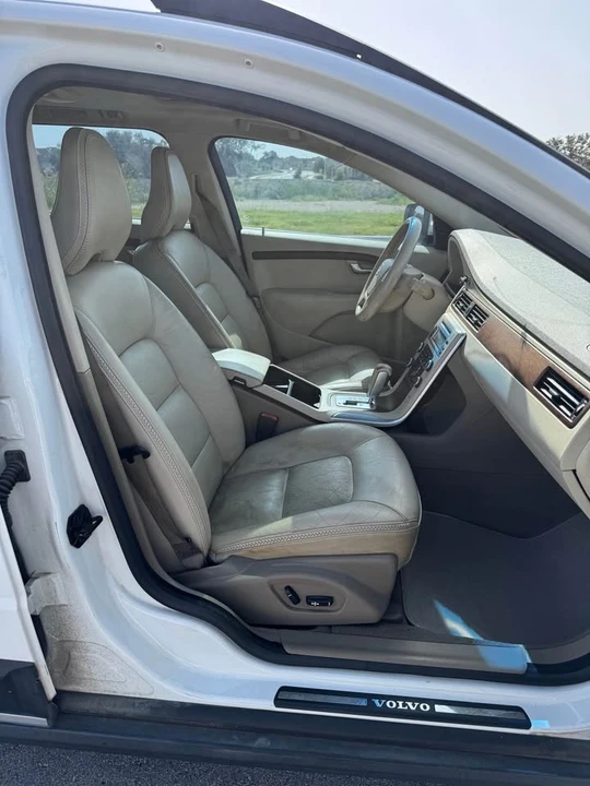 2011 Volvo XC70 3rd Gen - Image 10 of 13