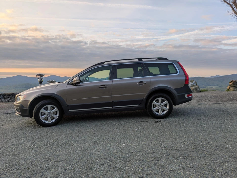 2011 Volvo XC70 3rd Gen - Image 8 of 31