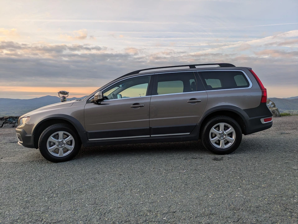 2011 Volvo XC70 3rd Gen - Image 9 of 31