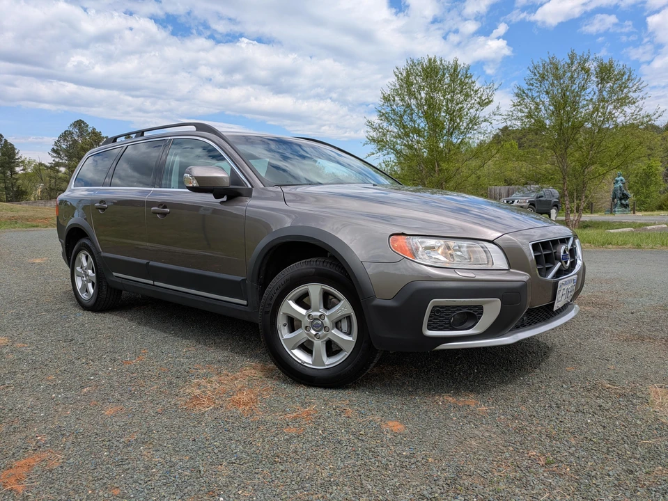 2011 Volvo XC70 3rd Gen - Image 12 of 31