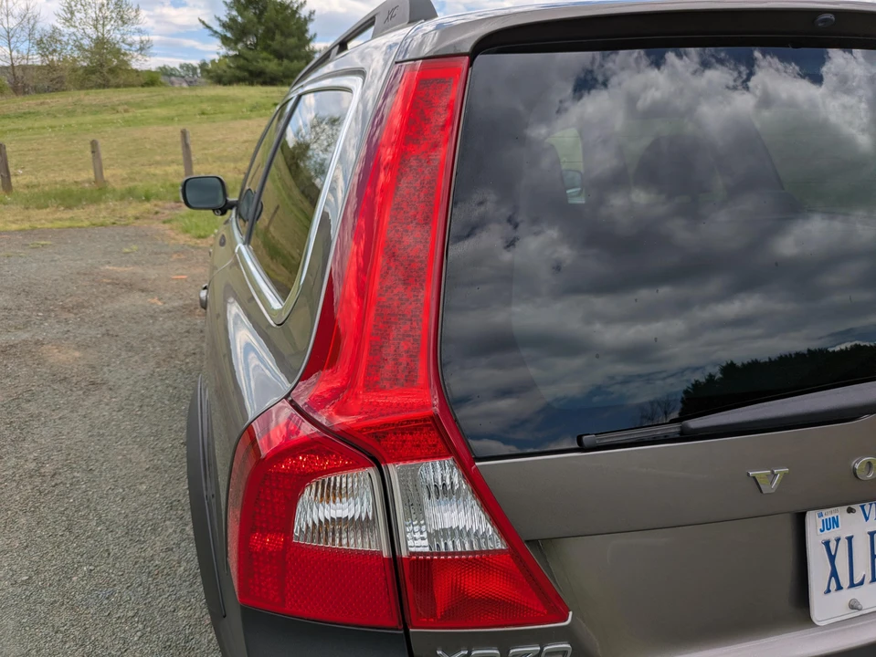 2011 Volvo XC70 3rd Gen - Image 24 of 31