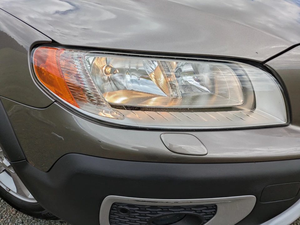 2011 Volvo XC70 3rd Gen - Image 14 of 31