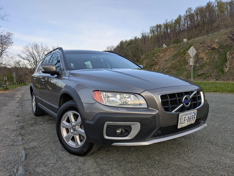 2011 Volvo XC70 3rd Gen - Image 13 of 31