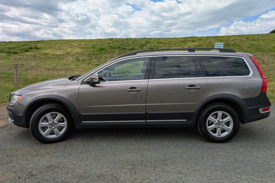 2011 Volvo XC70 3rd Gen - Image 3 of 31
