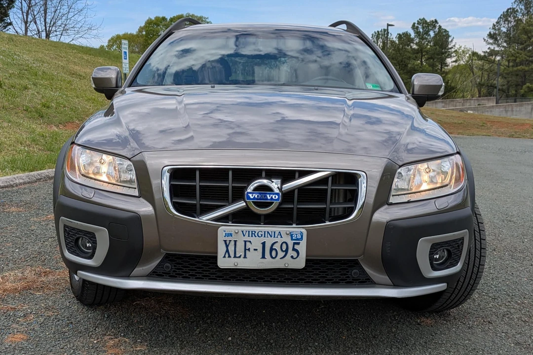2011 Volvo XC70 3rd Gen - Image 2 of 31