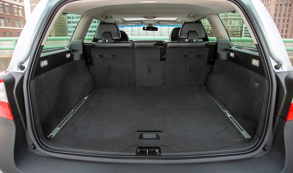 2011 Volvo XC70 3rd Gen - Image 17 of 19