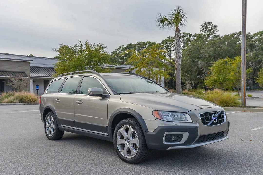 2011 Volvo XC70 3rd Gen - Image 14 of 31