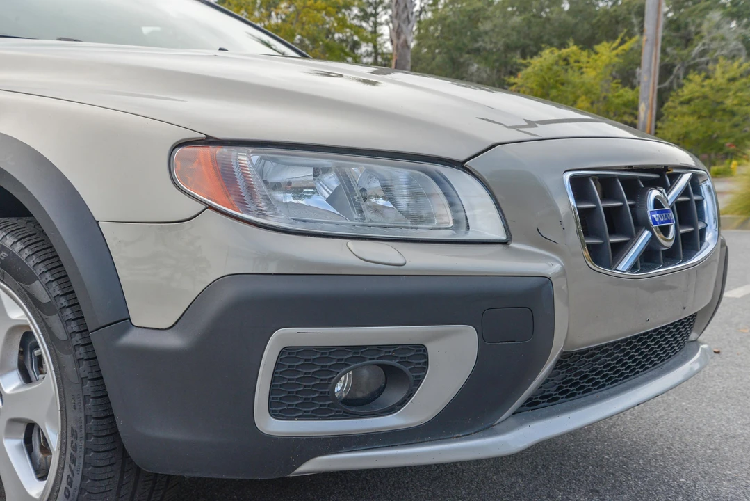 2011 Volvo XC70 3rd Gen - Image 17 of 31