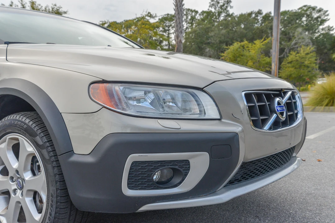 2011 Volvo XC70 3rd Gen - Image 16 of 31
