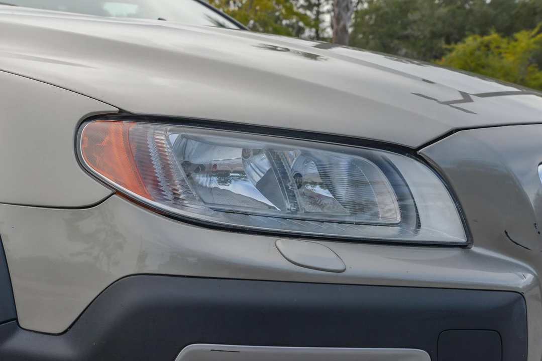 2011 Volvo XC70 3rd Gen - Image 19 of 31