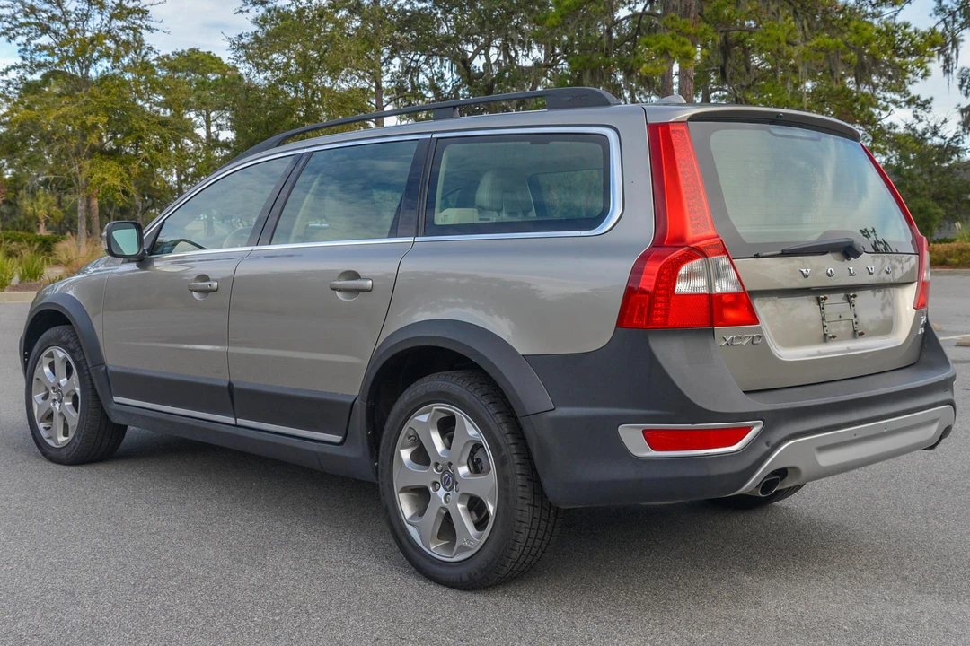 2011 Volvo XC70 3rd Gen - Image 4 of 31