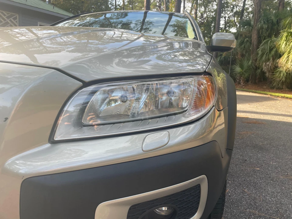 2011 Volvo XC70 3rd Gen - Image 21 of 31