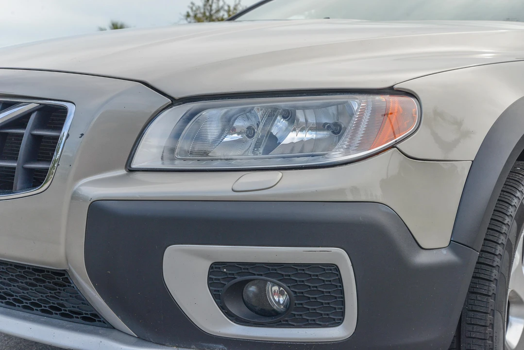 2011 Volvo XC70 3rd Gen - Image 25 of 31