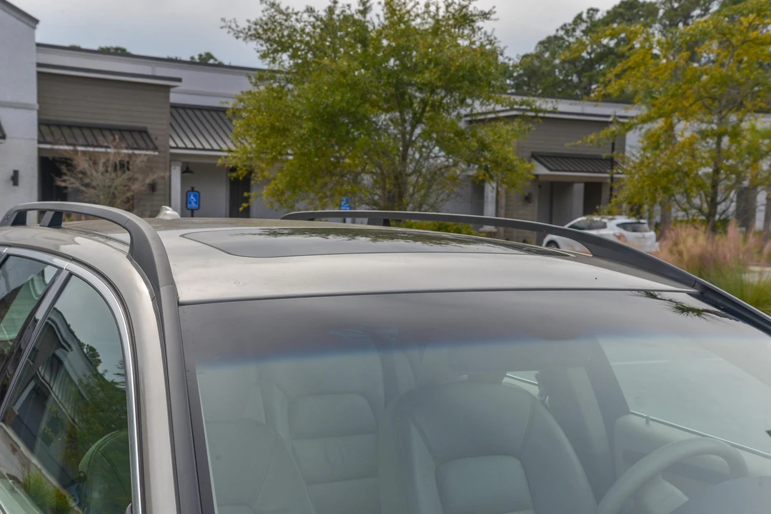 2011 Volvo XC70 3rd Gen - Image 28 of 31
