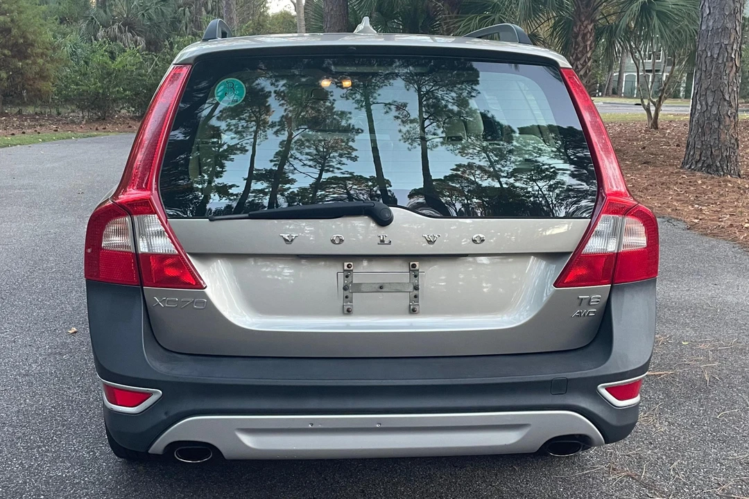 2011 Volvo XC70 3rd Gen - Image 10 of 31