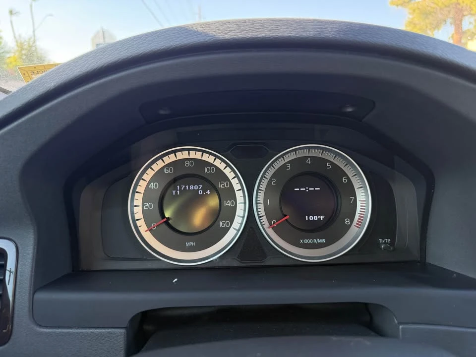 2011 Volvo XC70 3rd Gen - Image 13 of 13