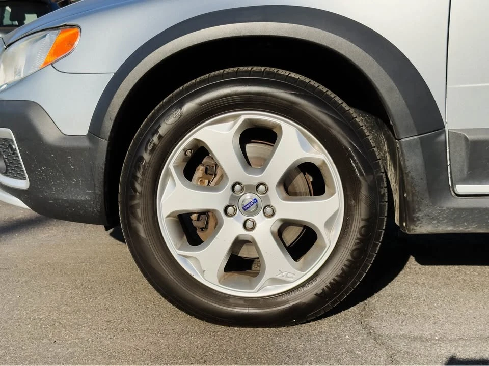 2011 Volvo XC70 3rd Gen - Image 12 of 13