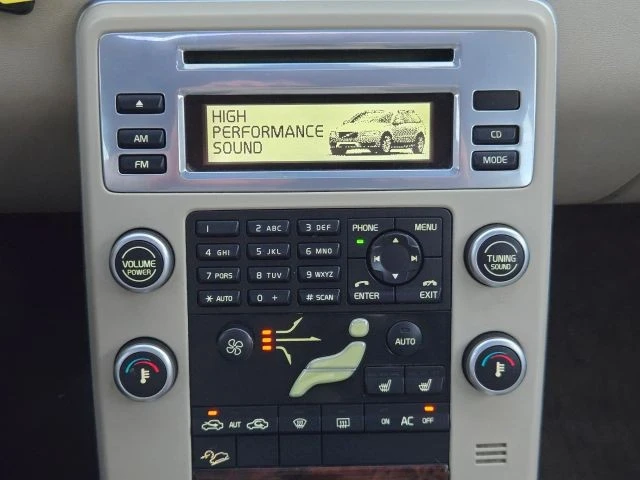 2011 Volvo XC70 3rd Gen - Image 25 of 31