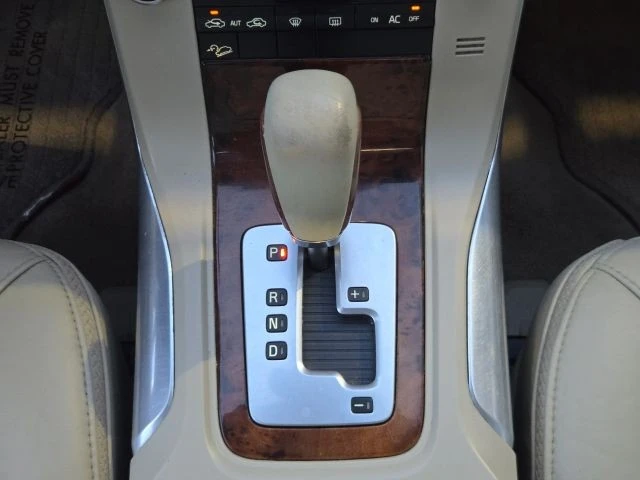 2011 Volvo XC70 3rd Gen - Image 26 of 31
