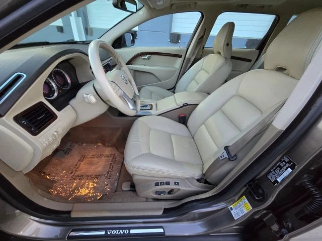 2011 Volvo XC70 3rd Gen - Image 12 of 31