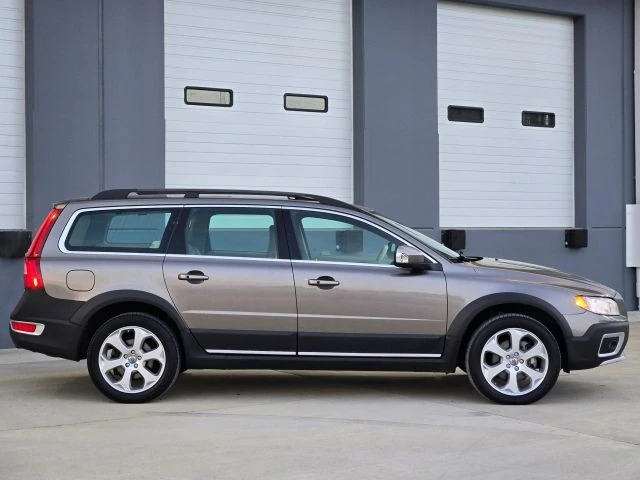 2011 Volvo XC70 3rd Gen - Image 9 of 31
