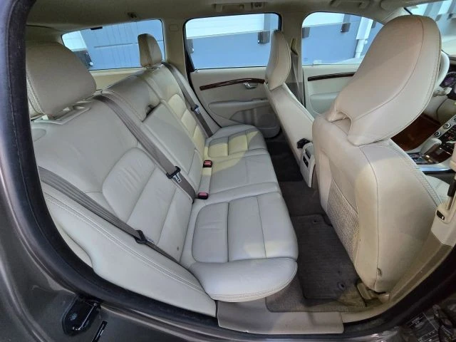 2011 Volvo XC70 3rd Gen - Image 16 of 31