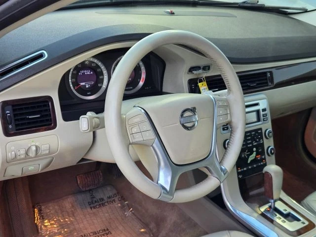 2011 Volvo XC70 3rd Gen - Image 11 of 31