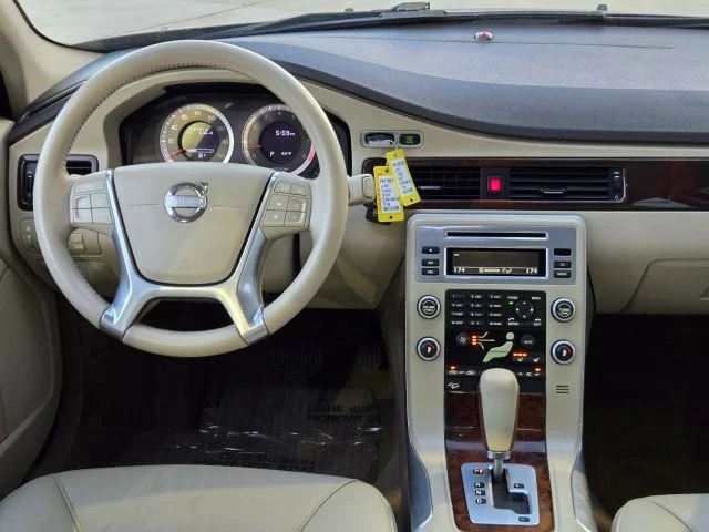 2011 Volvo XC70 3rd Gen - Image 23 of 31