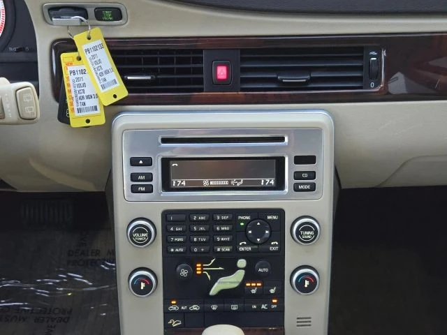 2011 Volvo XC70 3rd Gen - Image 24 of 31