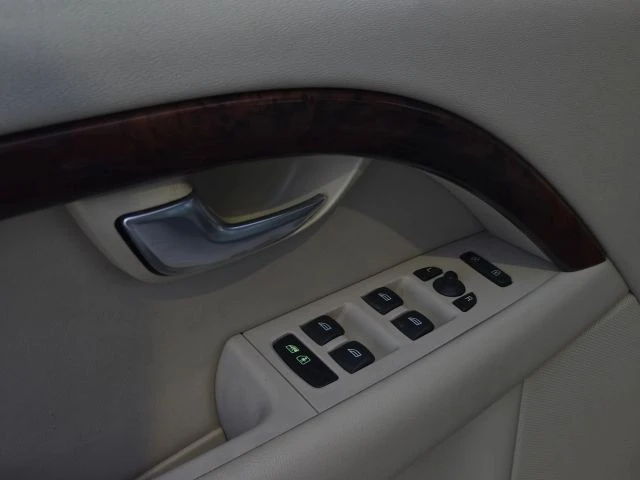 2011 Volvo XC70 3rd Gen - Image 31 of 31