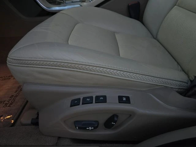 2011 Volvo XC70 3rd Gen - Image 14 of 31