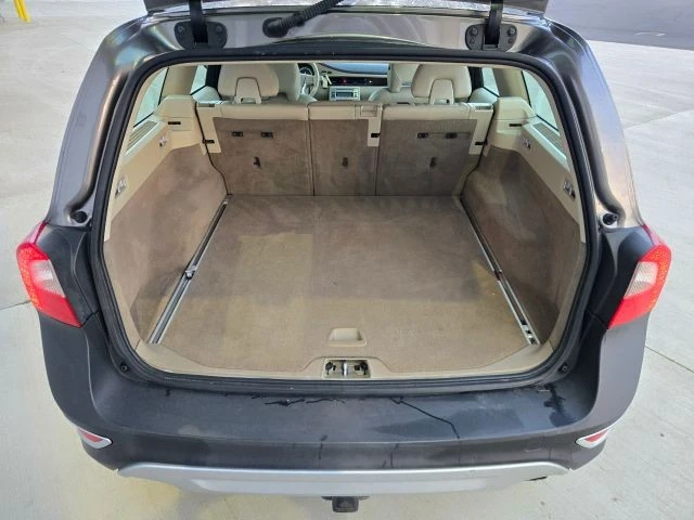 2011 Volvo XC70 3rd Gen - Image 15 of 31