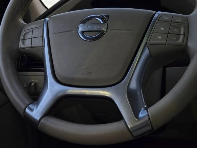 2011 Volvo XC70 3rd Gen - Image 27 of 31