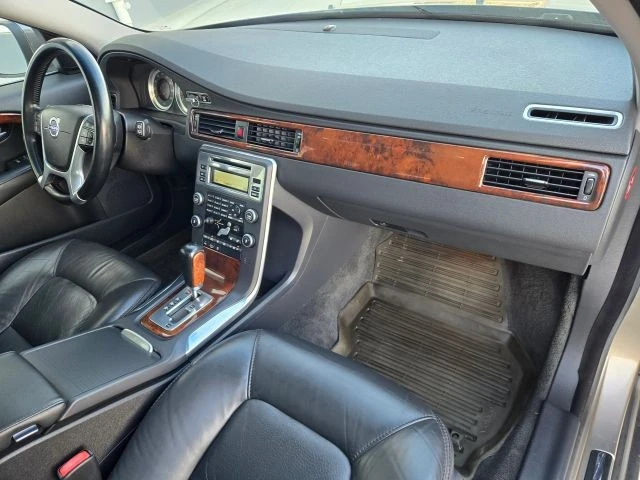 2011 Volvo XC70 3rd Gen - Image 2 of 21