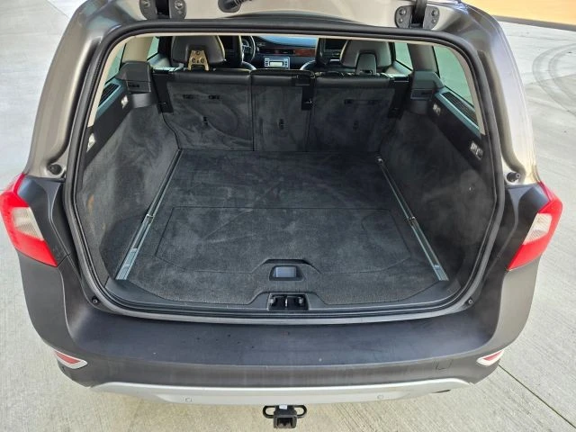 2011 Volvo XC70 3rd Gen - Image 17 of 21