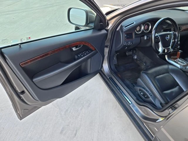 2011 Volvo XC70 3rd Gen - Image 10 of 21
