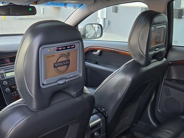 2011 Volvo XC70 3rd Gen - Image 16 of 21