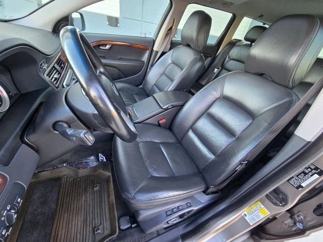 2011 Volvo XC70 3rd Gen - Image 13 of 21