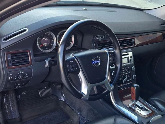 2011 Volvo XC70 3rd Gen - Image 11 of 21