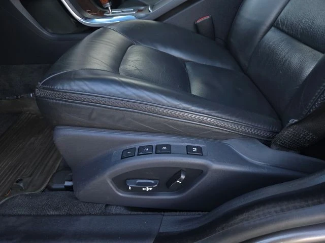 2011 Volvo XC70 3rd Gen - Image 14 of 21