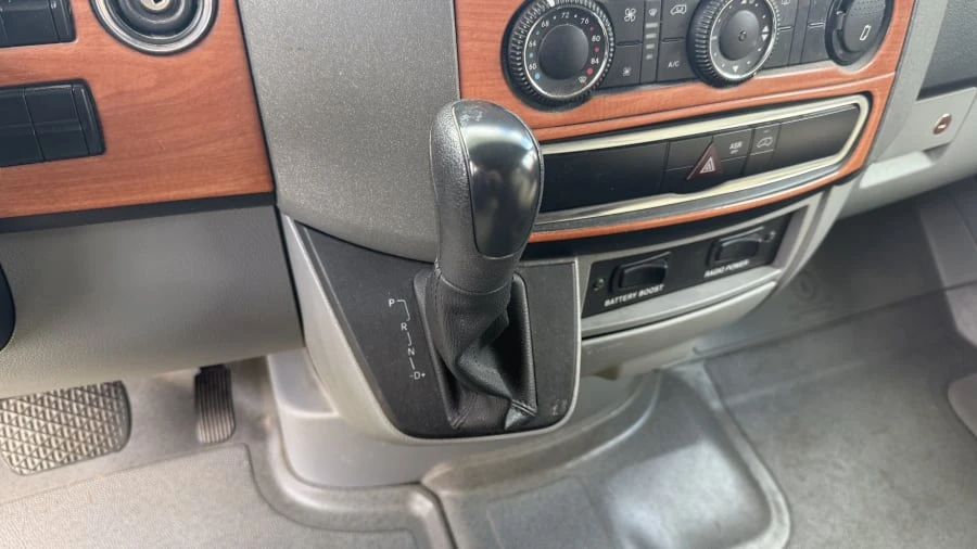 2011 Winnebago - Image 17 of 17