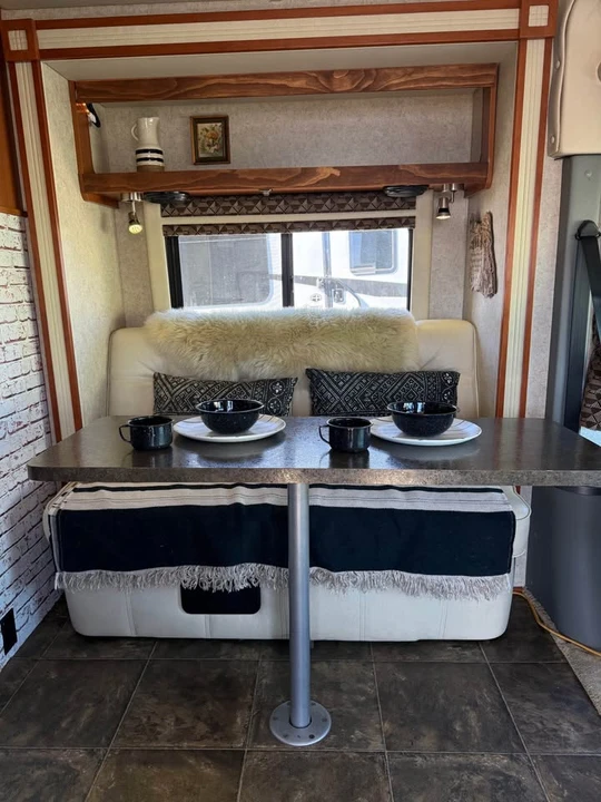 2011 Winnebago - Image 3 of 13