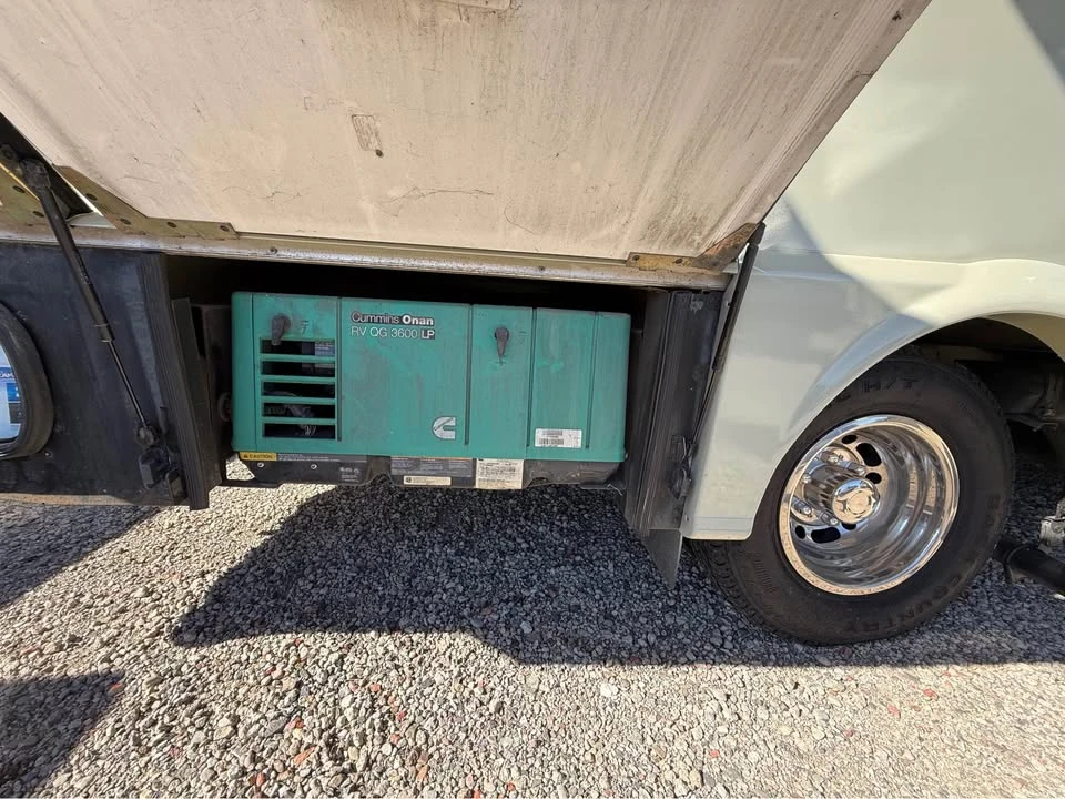 2011 Winnebago - Image 4 of 13