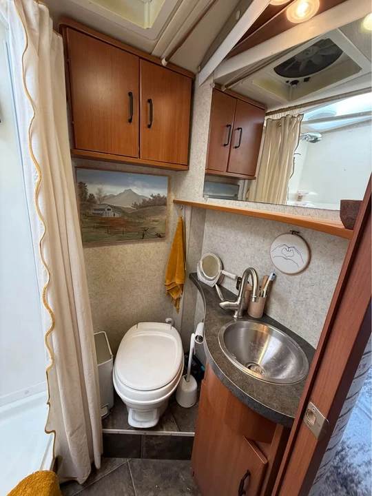 2011 Winnebago - Image 13 of 13
